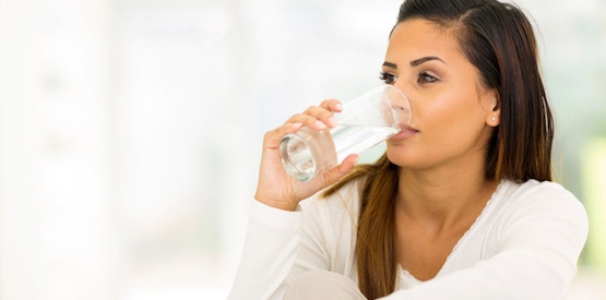 Anche i capelli splendono se il corpo è idratato